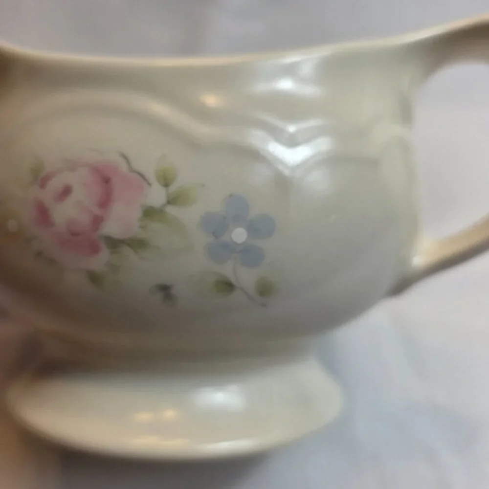 Pfaltzgraff Tea Rose Gravy Boat (NO UNDERPLATE) Pink Roses & Blue Flowers